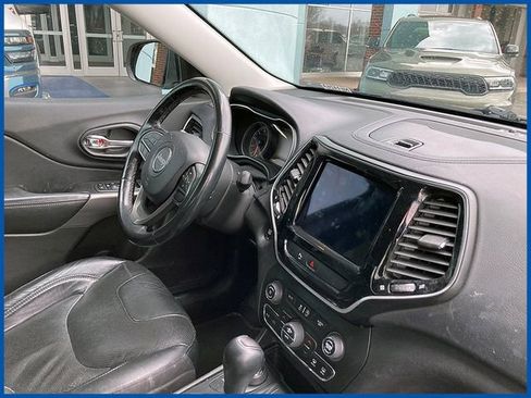 Used 2020 Jeep Cherokee Limited image 8
