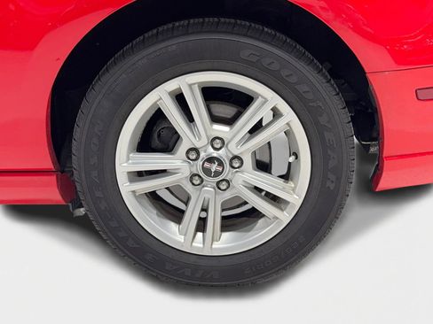 Used 2013 Ford Mustang Coupe image 24