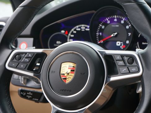 Used 2021 Porsche Cayenne AWD/4WD image 18
