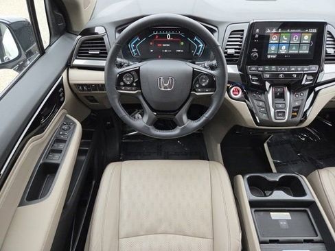 Used 2024 Honda Odyssey Elite image 4
