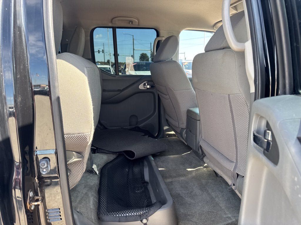 Used 2016 Nissan Frontier SV w/ SV Value Truck Package AWD/4WD image 12