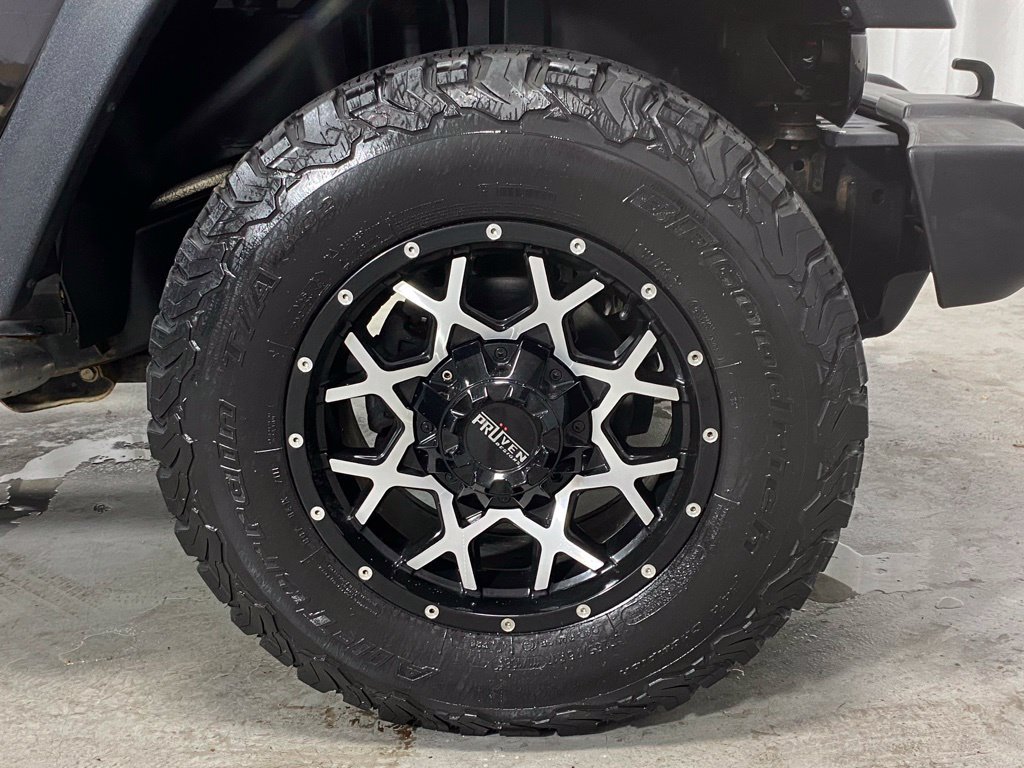 Used 2018 Jeep Wrangler Unlimited Rubicon w/ Cold Weather Group AWD/4WD image 11