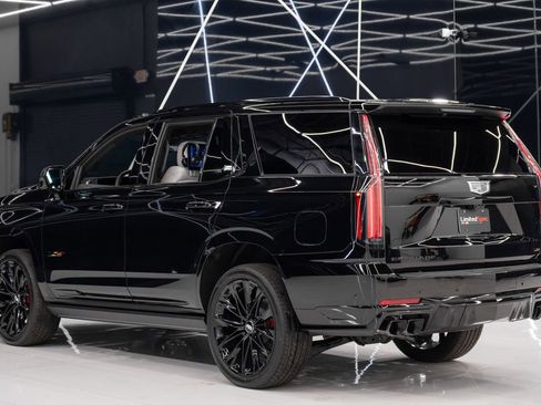 Used 2026 Cadillac Escalade V w/ LPO, ONYX Package image 16