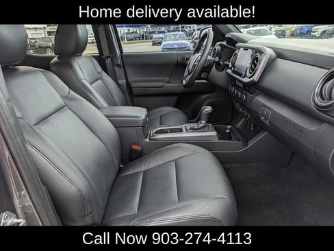 Used 2021 Toyota Tacoma TRD Sport AWD/4WD image 32