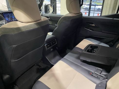 Used 2024 Lexus GX 550 AWD/4WD image 5