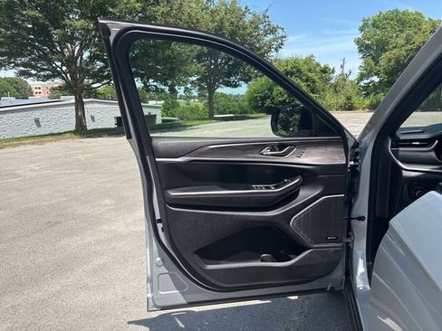 Used 2024 Jeep Grand Cherokee Limited 4xe image 12