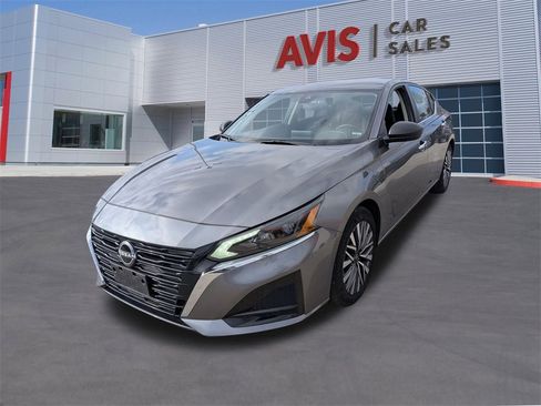 Used 2024 Nissan Altima 2.5 SV image 1