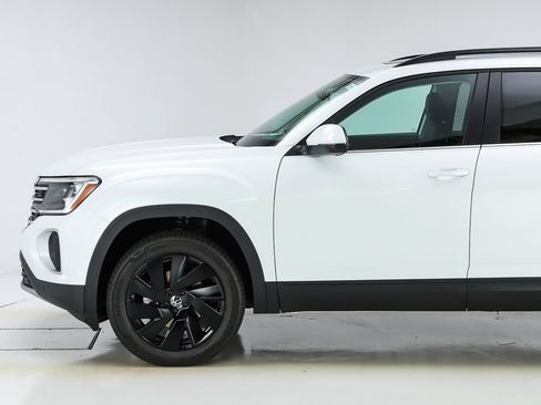 New 2026 Volkswagen Atlas SE FWD image 3
