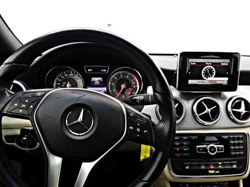 Used 2014 Mercedes-Benz CLA 250 4MATIC image 16