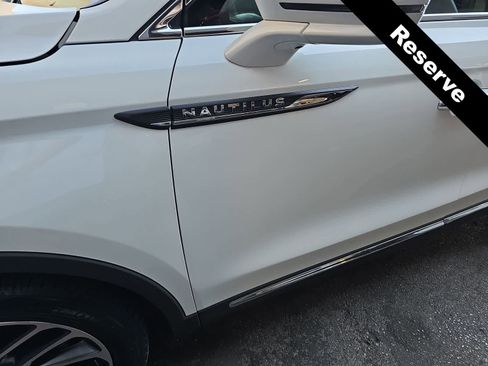 Used 2020 Lincoln Nautilus Reserve image 11