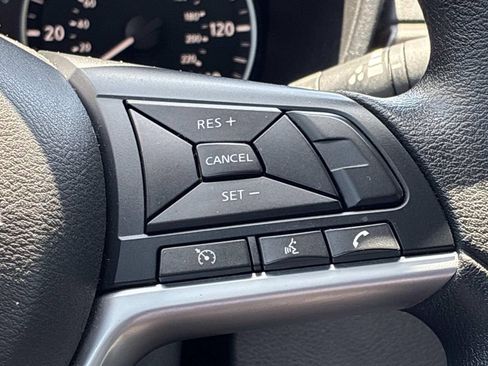 Used 2025 Nissan Altima 2.5 SV FWD image 31