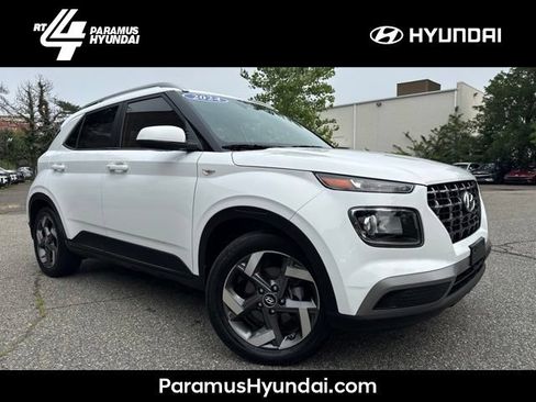 Used 2024 Hyundai Venue SEL FWD image 1