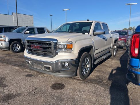 Used 2015 GMC Sierra 1500 SLT w/ SLT Crew Cab Value Package image 4