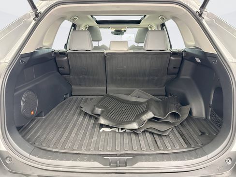 Used 2021 Toyota RAV4 Limited image 19