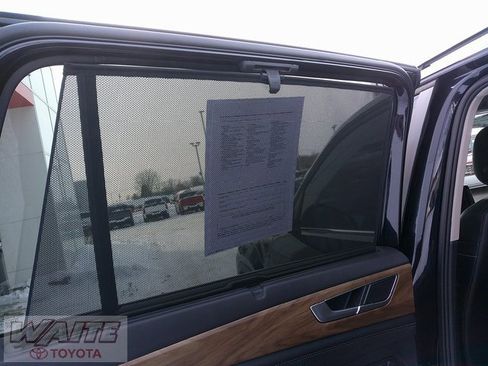 Used 2024 Volkswagen Atlas SE image 23