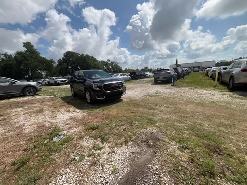 Used 2024 GMC Terrain SLE FWD image 16