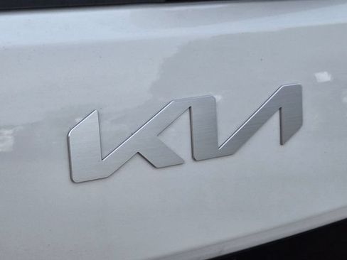 Used 2025 Kia Soul LX w/ LX Technology Package FWD image 17