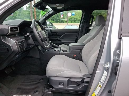 Used 2025 Toyota Tacoma SR5 AWD/4WD image 13