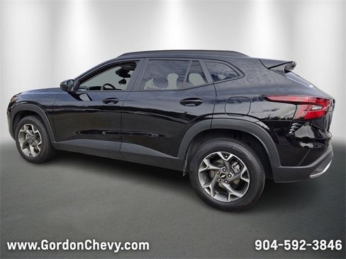 Certified 2025 Chevrolet Trax LT image 3