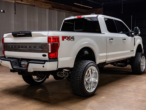 Used 2022 Ford F250 Platinum w/ FX4 Off-Road Package AWD/4WD image 9