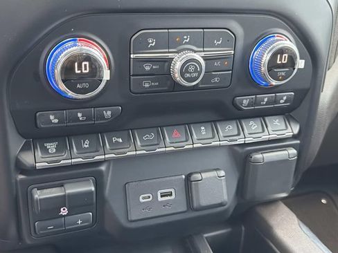 Used 2022 GMC Sierra 3500 Denali w/ Technology Package AWD/4WD image 30
