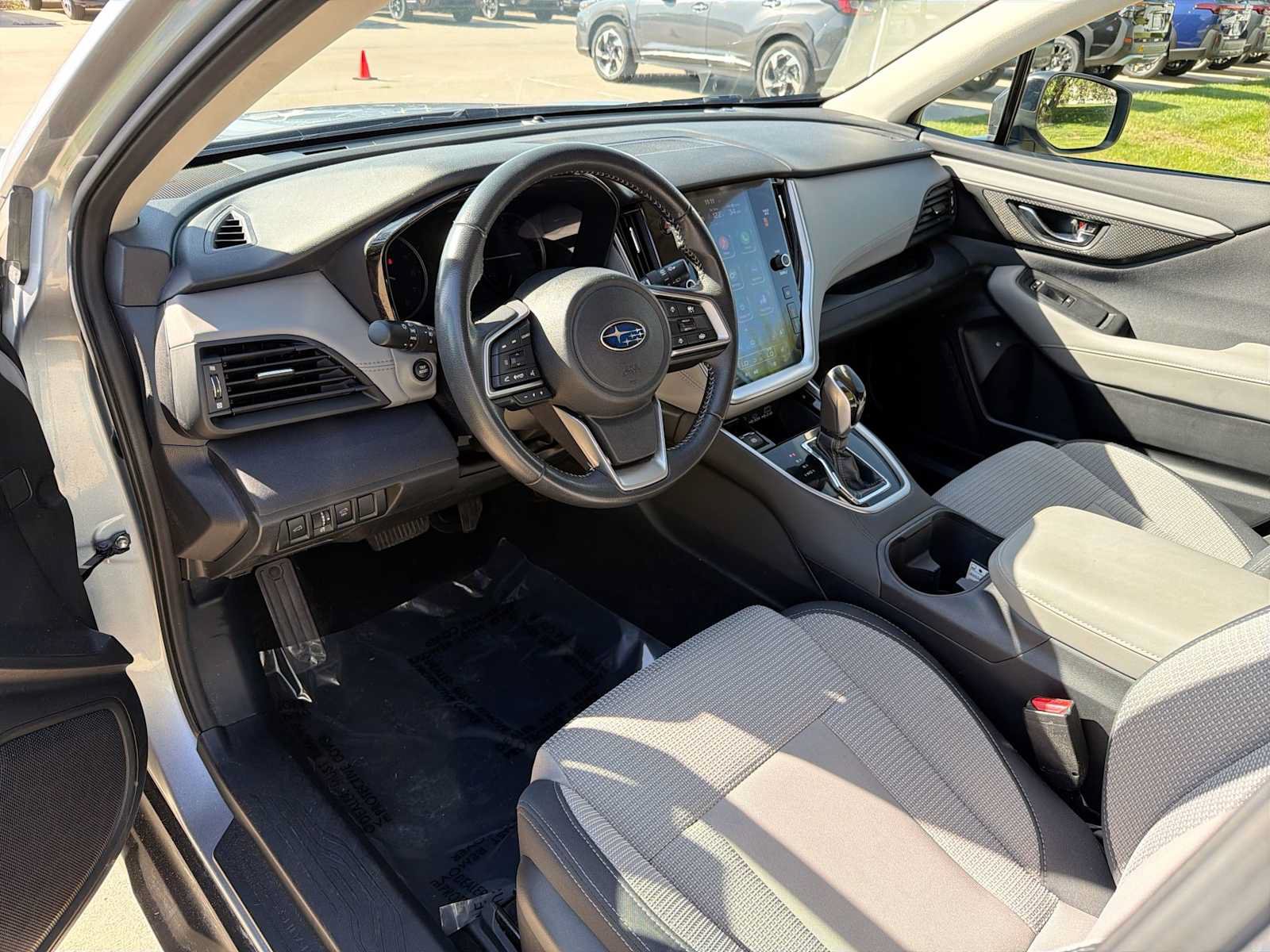 Used 2024 Subaru Outback Premium w/ Popular Package #1A AWD/4WD image 2