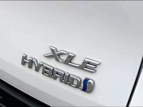 Used 2022 Toyota Sienna XLE image 30