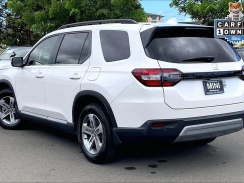 Used 2025 Honda Pilot EX-L image 11