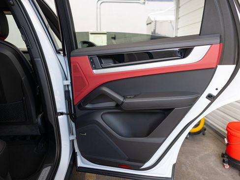 New 2024 Porsche Cayenne Coupe image 38