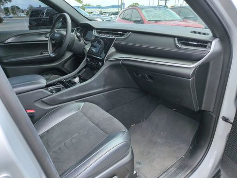 Used 2023 Jeep Grand Cherokee Altitude AWD/4WD image 13