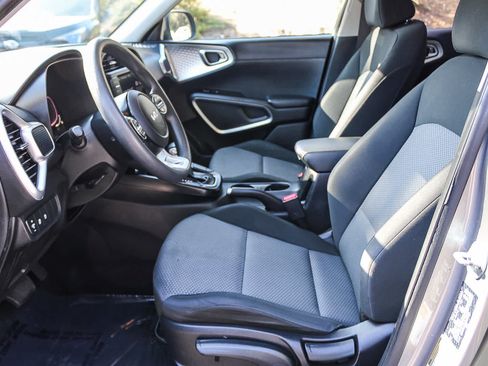 Used 2023 Kia Soul LX w/ Option Group 015 FWD image 16