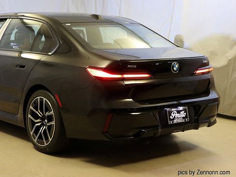 Used 2026 BMW 740i xDrive w/ Executive Package image 8