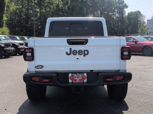 Used 2025 Jeep Gladiator Rubicon w/ Technology Group AWD/4WD image 4