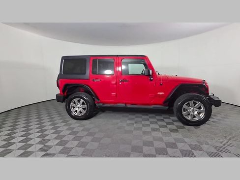 Used 2013 Jeep Wrangler Unlimited Sahara w/ Connectivity Group AWD/4WD image 35