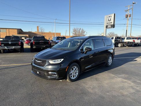Used 2022 Chrysler Pacifica Touring-L image 21