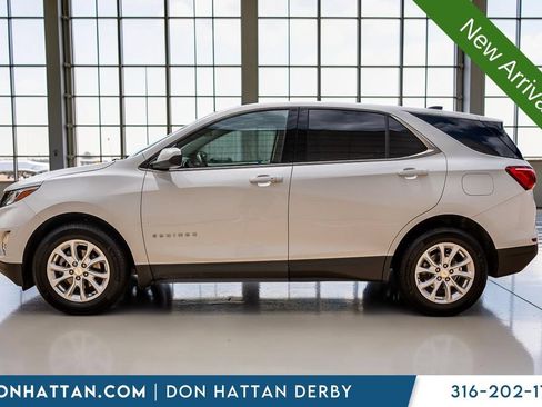 Used 2020 Chevrolet Equinox LT w/ Driver Convenience Package FWD image 2