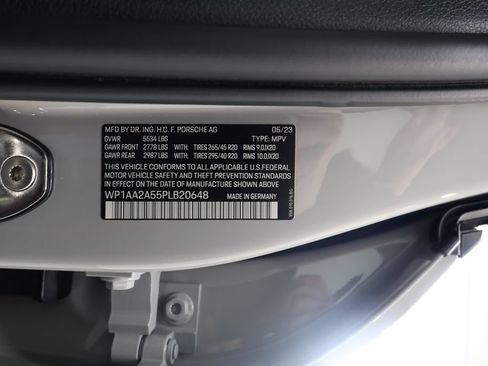 Used 2023 Porsche Macan AWD/4WD image 37