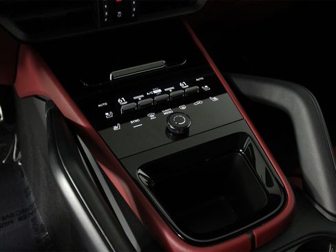 Used 2025 Porsche Cayenne S image 18