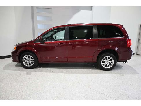 Used 2020 Dodge Grand Caravan SXT FWD image 9