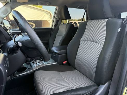 Used 2016 Toyota 4Runner SR5 AWD/4WD image 23