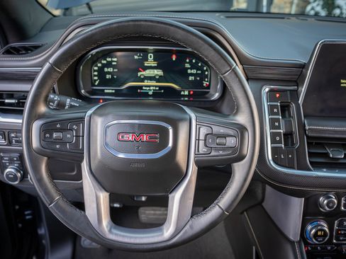 Used 2024 GMC Yukon XL SLT image 16