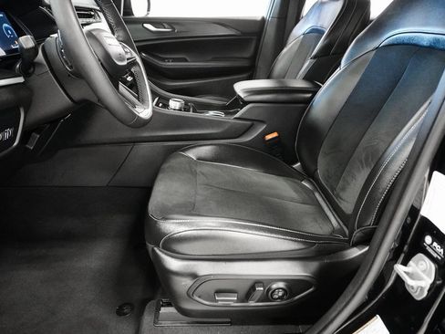 Certified 2024 Jeep Grand Cherokee Altitude image 11