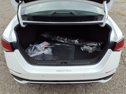 New 2025 Nissan Sentra SR w/ SR Premium Package FWD image 7