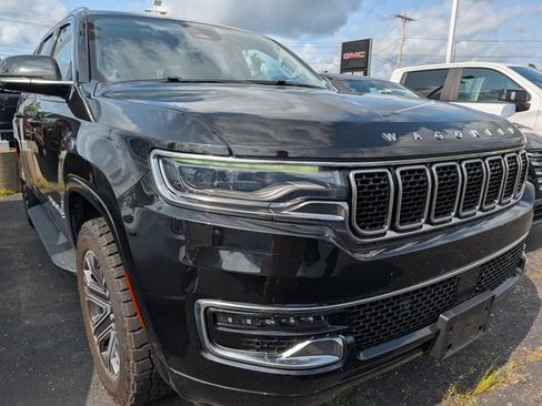 Used 2023 Jeep Wagoneer 4WD w/ Premium Group I image 11