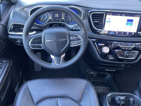 New 2026 Chrysler Pacifica Select image 25