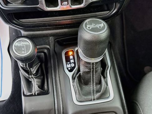 Used 2019 Jeep Wrangler Unlimited Sahara AWD/4WD image 21