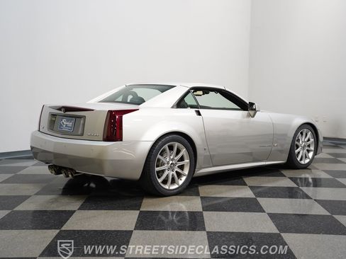 Used 2006 Cadillac XLR V image 12