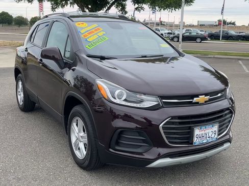 Used 2022 Chevrolet Trax LT w/ Driver Confidence Package AWD/4WD image 1