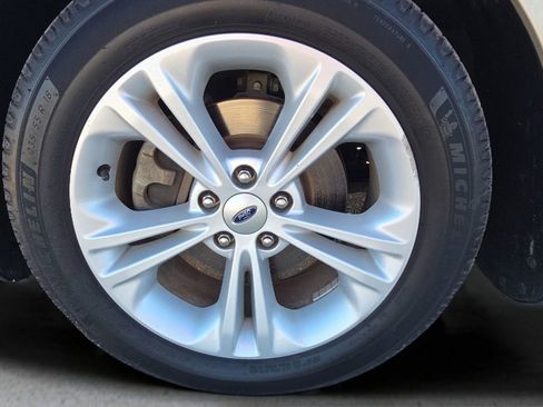 Used 2018 Ford Taurus SE image 19