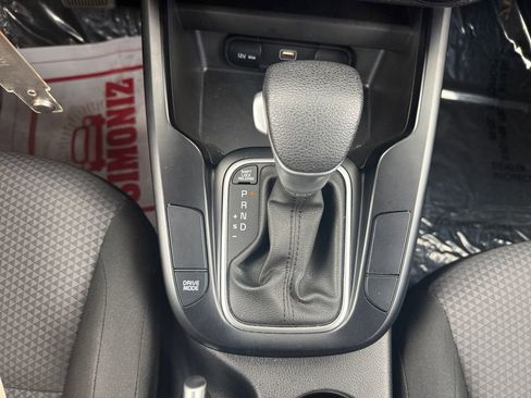 Used 2025 Kia Soul LX w/ LX Technology Package FWD image 25